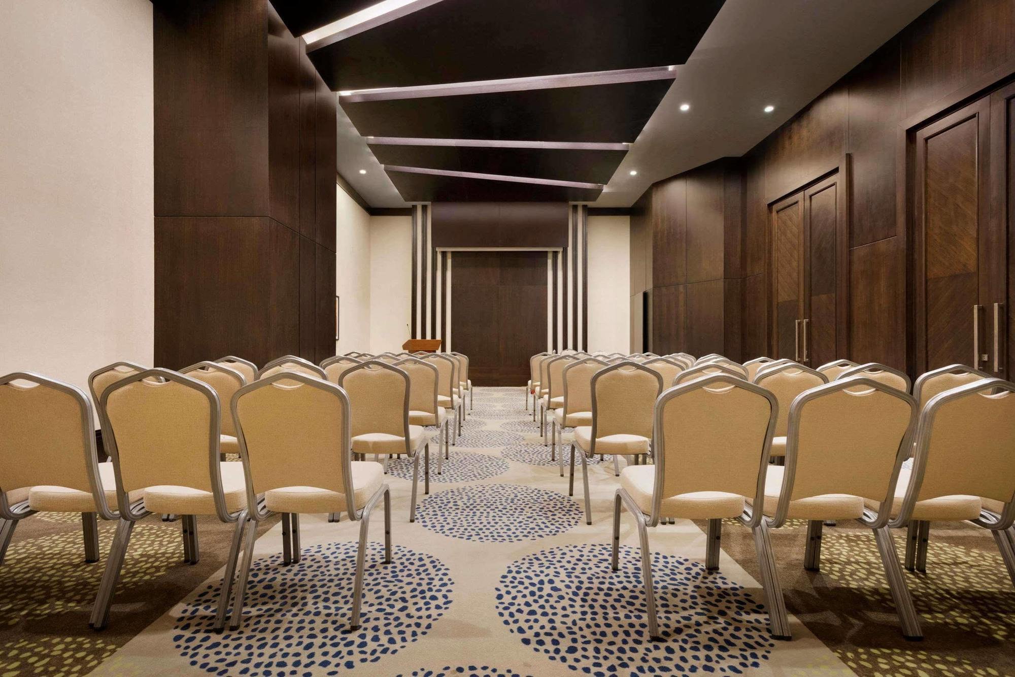Ramada Plaza By Wyndham Konya Hotel Exterior photo